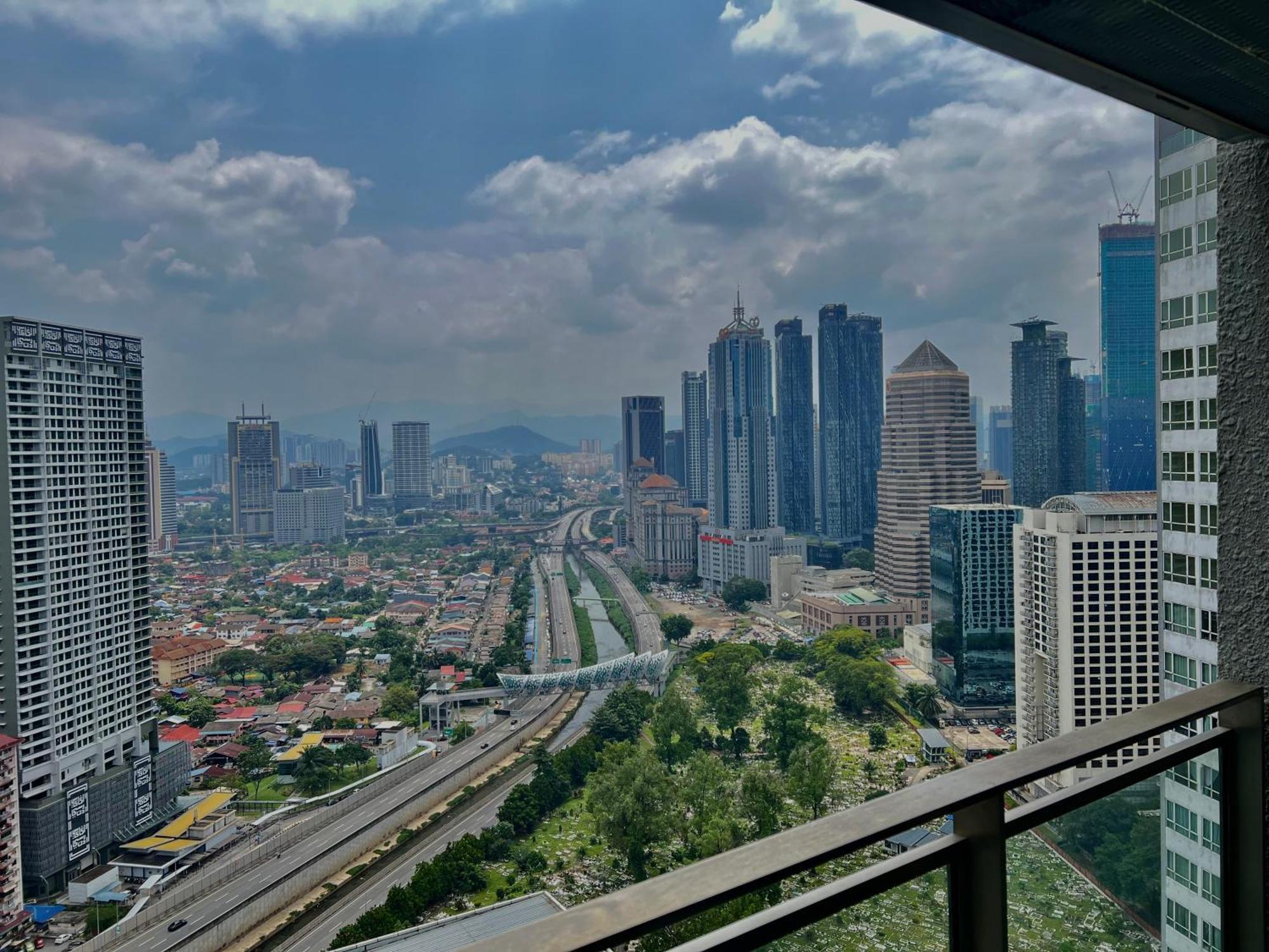 Summer Suites Klcc By Whollmark Kuala Lumpur Exteriör bild